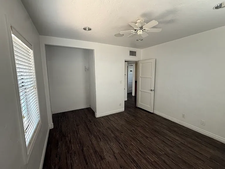 531 E Osborn Rd — Photo 23