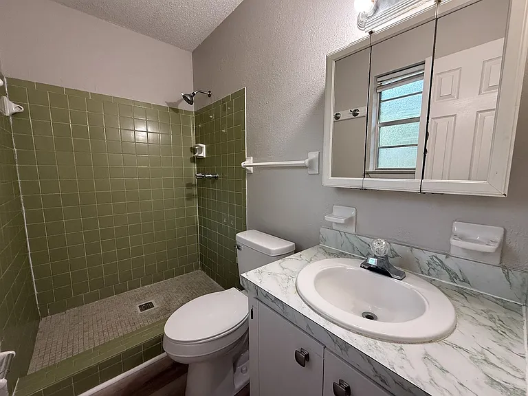 5240 Catalina St — Photo 8