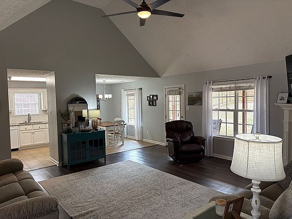4th image of 225 Reed Cir