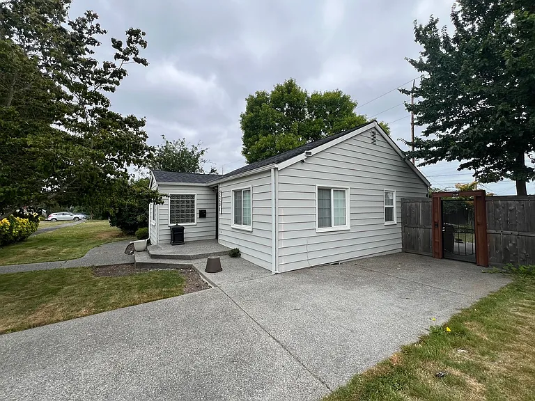 2231 E Wright Ave — Photo 6