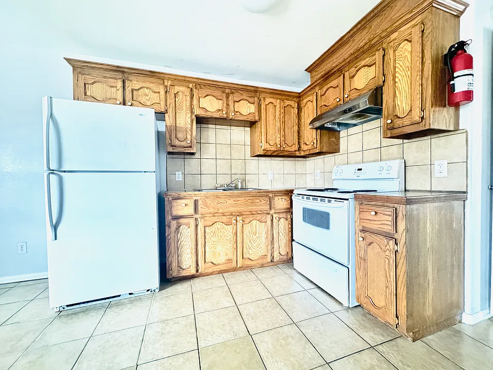 2006 Graham Ave #7