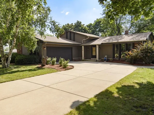 716 Elk LANE, Waukesha, WI 53188