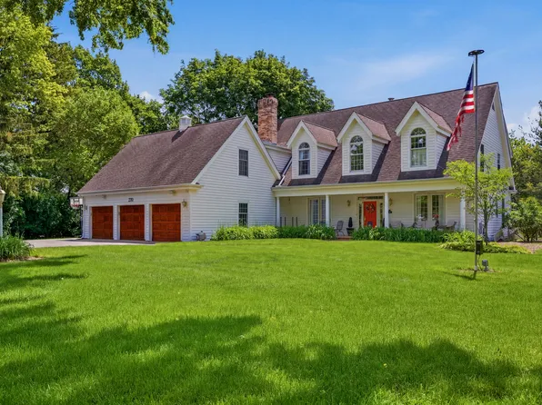233 Valley Rd, Cary, IL 60013