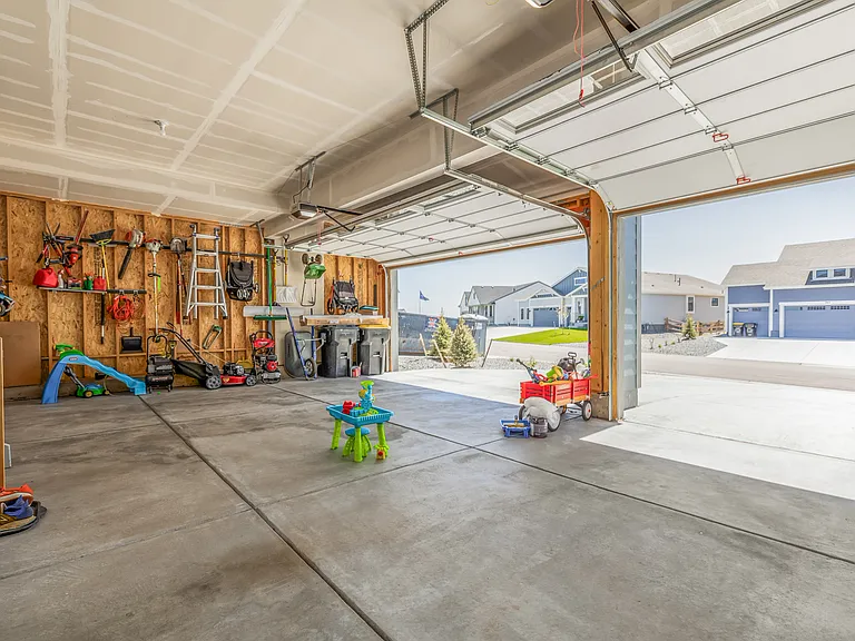 943 W Hopkins Dr — Photo 28