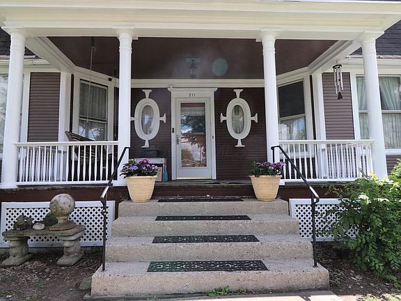 2nd image of 211 Saint James St