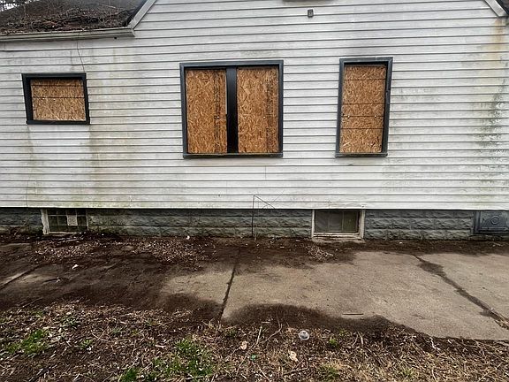 2nd image of 15860 Pierson St