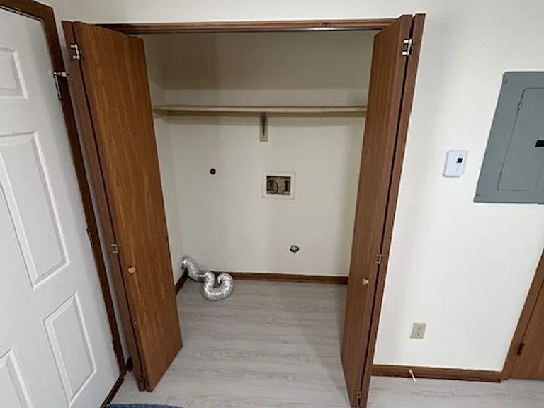 1520 Hawk Cir #F — Photo 3