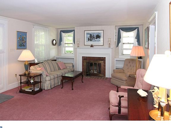 2nd image of 307 W Pennsylvania Ave