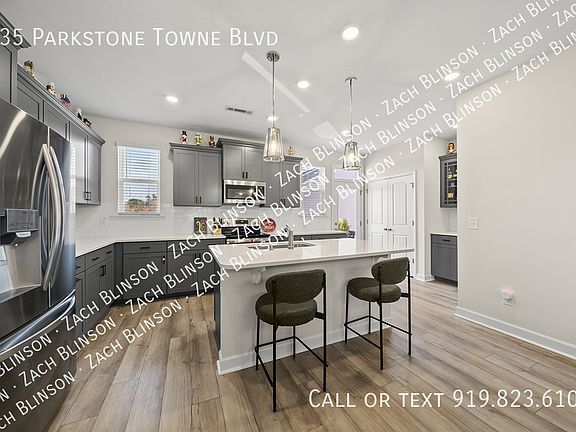 5th image of 935 Parkstone Towne Blvd