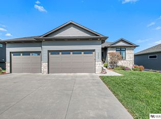 9954 White Pine Rd, Lincoln, NE 68527