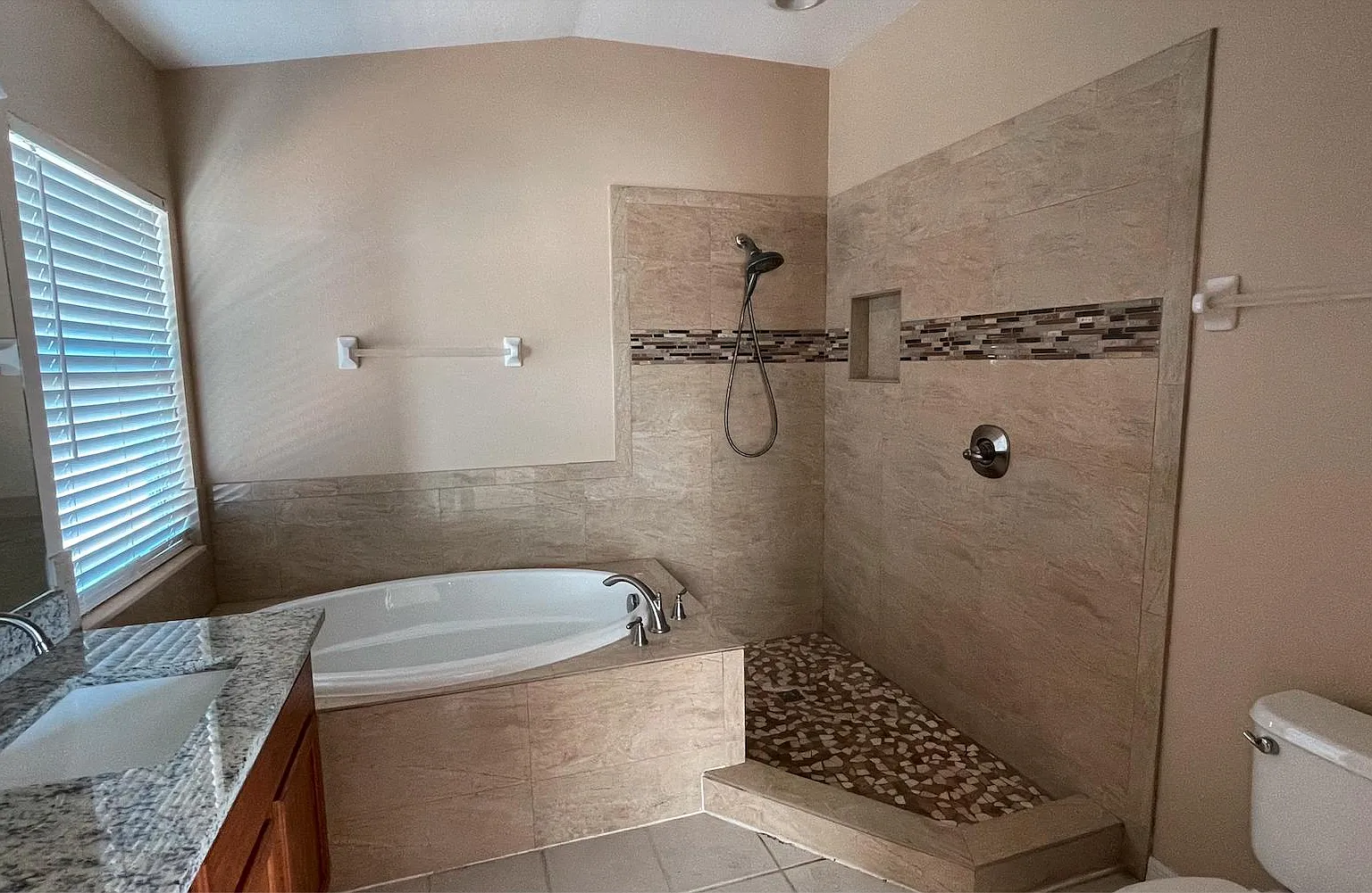 3 bed, 1716 sqft, $2,300 — Photo 4