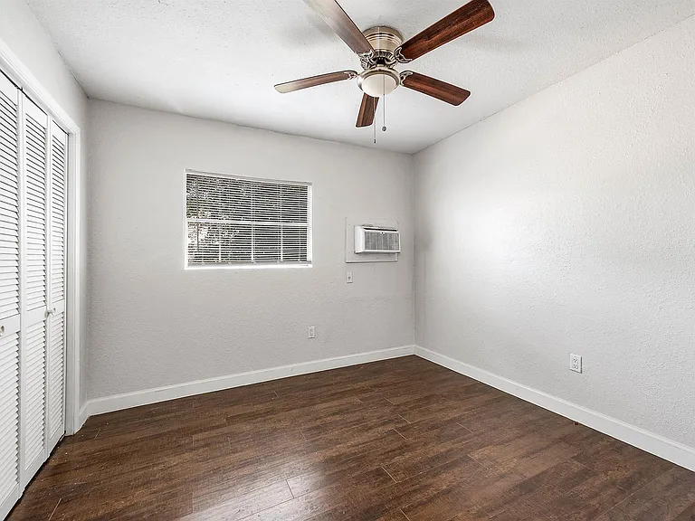 1711 Fourcade St #5 — Photo 7