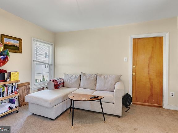 2nd image of 350 Green Ln APT 2R