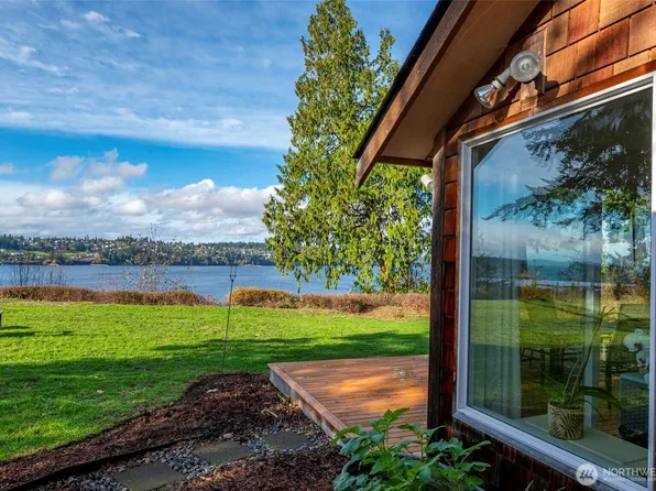 5222 East Harbor Road, Freeland, WA 98249