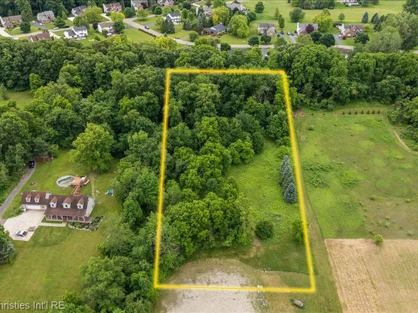 22150 Donnas Drive St, South Lyon, MI 48178