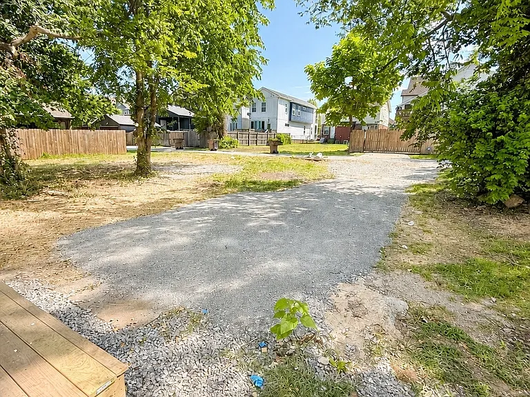 1808 Cephas St — Photo 17