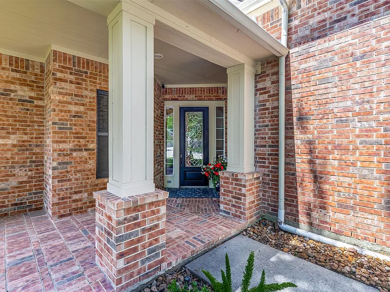 6011 Shady Alcove Ct — Photo 3