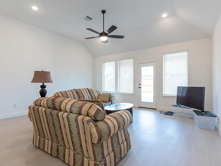 5200 Woodway Dr — Photo 12