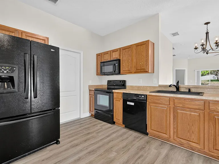 1421 Kellogg Dr — Photo 10