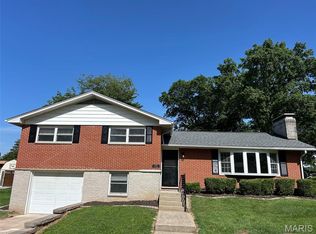 4809 Paris Dr, Godfrey, IL 62035