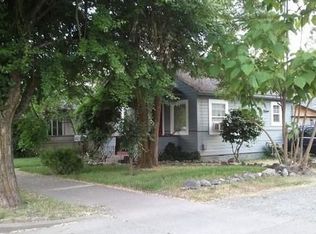 612 1/2 SW 4th St, Grants Pass, OR 97526