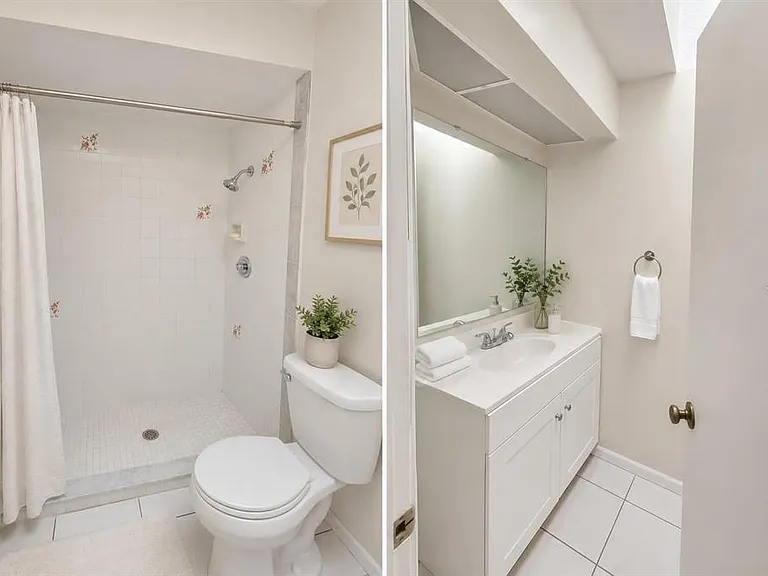 1203 Saxony Cir #B — Photo 7