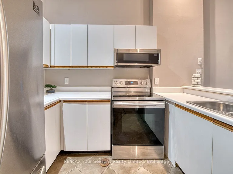 5 Harbour St E #1 — Photo 28
