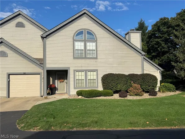 371 N Bayshore Dr #6, Columbiana, OH 44408