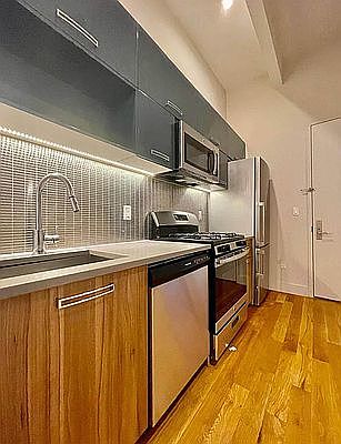 4th image of 372 Kosciusko St #342