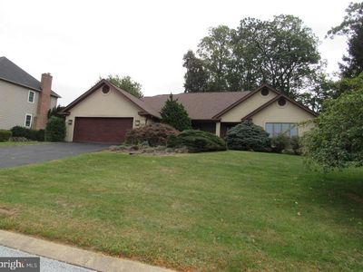 889 Heritage Hills Dr, York, PA, 17402