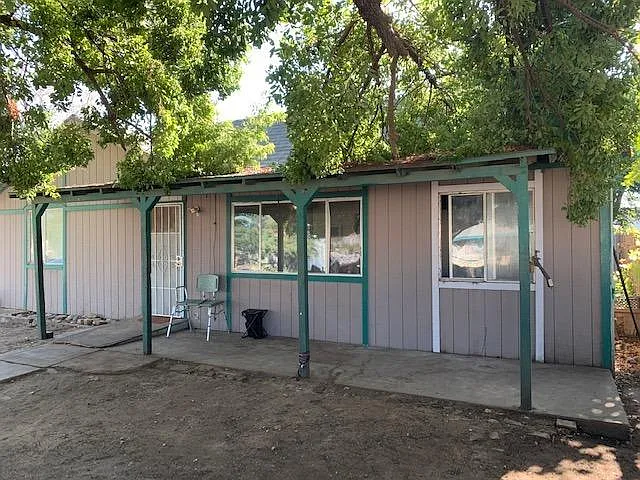 1406 Oregon Dr photo 1