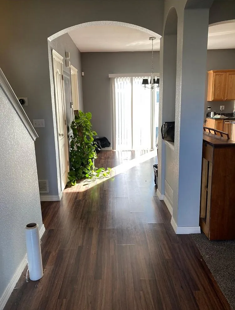166 S 45th Ave — Photo 2