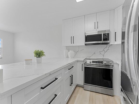 3rd image of 275 Mansfield G #275