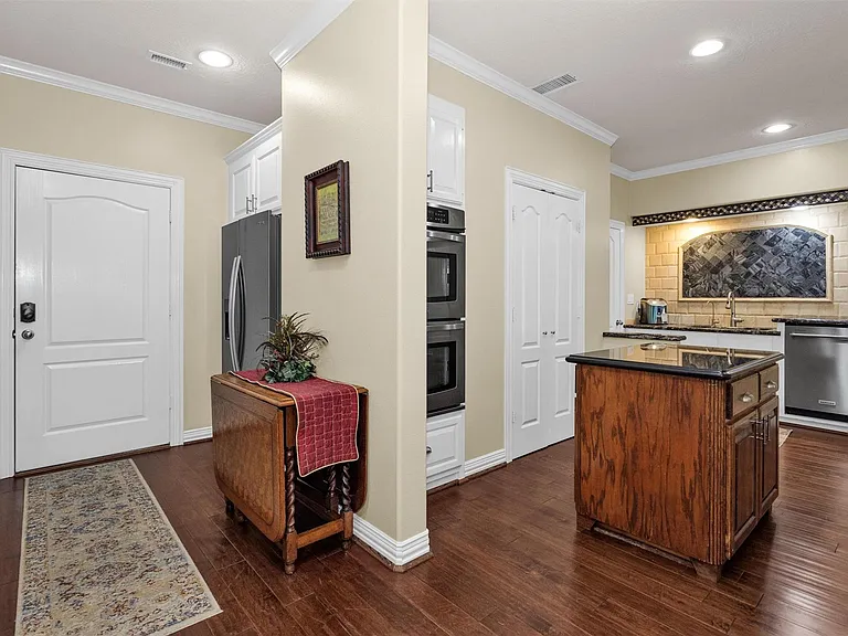 1502 Wimbledon Dr — Photo 17