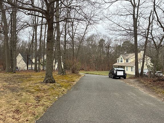 4th image of 80 W Bartlett Rd