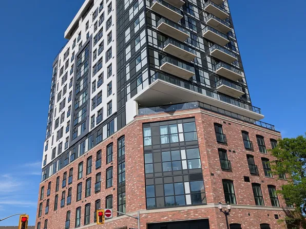 206 King St W, Hamilton, ON