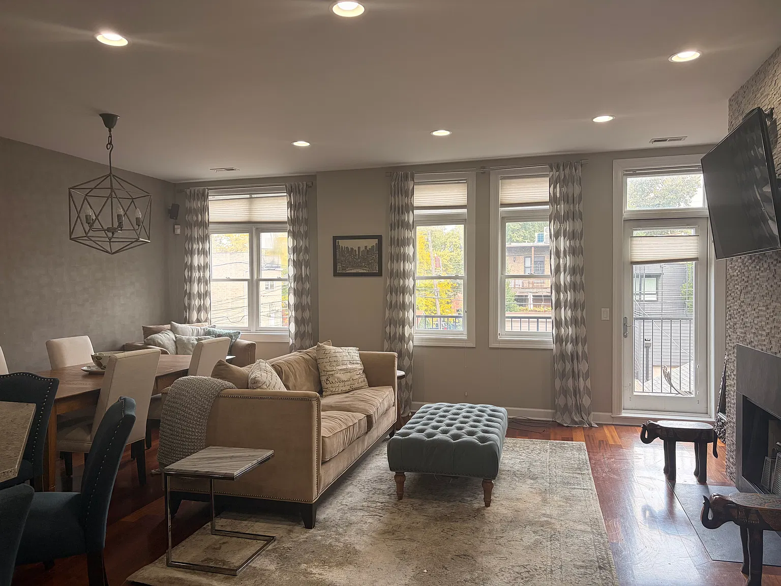 3 bed, 2.5 bath, 1900 sqft, $4,900 — Photo 3
