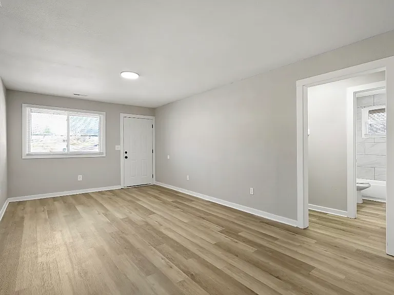 719 E College St #A — Photo 5