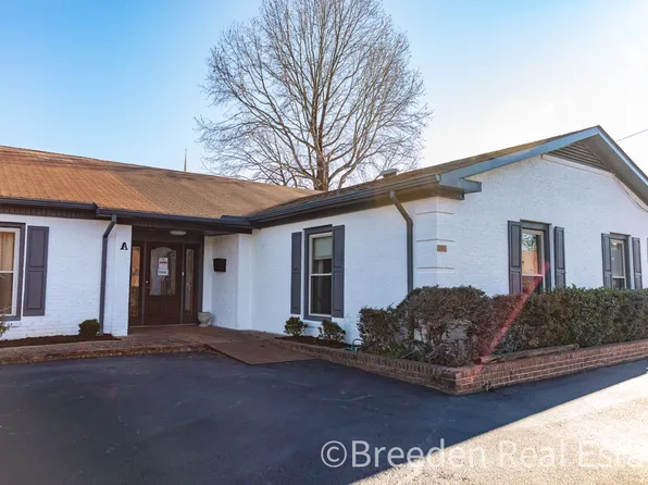 086-01: 204 East McDowell Street - A