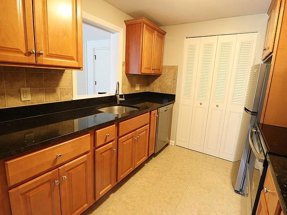 2nd image of 65 Greentree Ln APT 21
