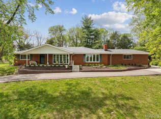 9 Lochhaven Ln, Ballwin, MO 63021