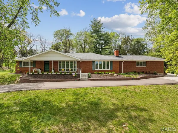 9 Lochhaven Ln, Ballwin, MO 63021