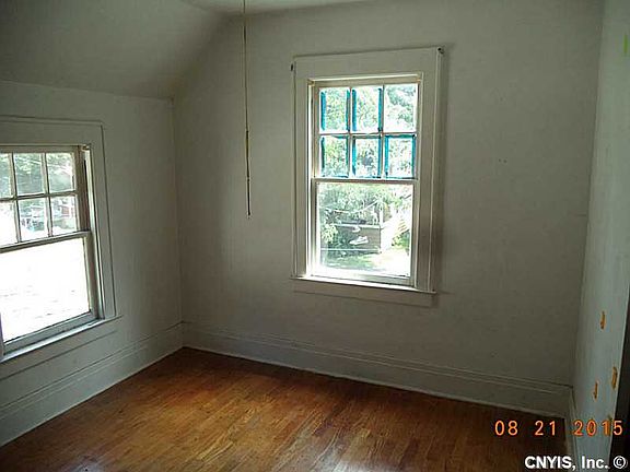 5th image of 122 Berger Ave