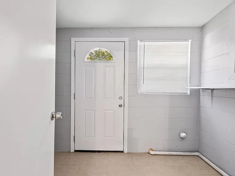 25027 Holden Dr — Photo 33