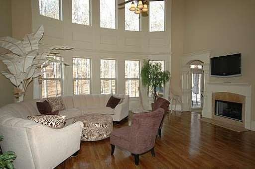 5th image of 7513 Elderberry Dr