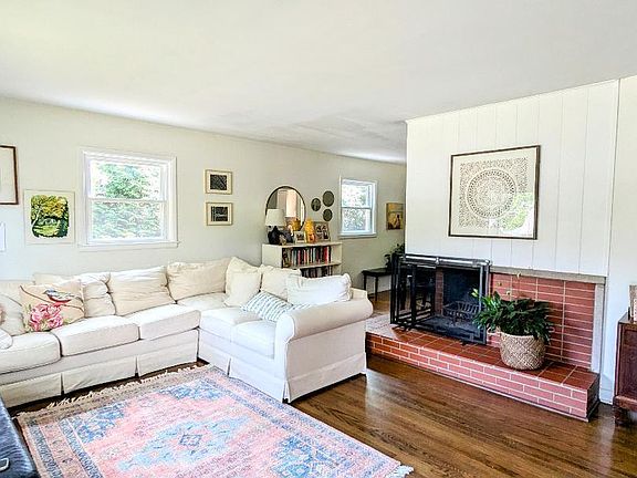 2nd image of 304 Zandale Dr