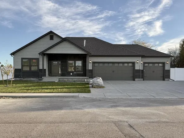 230 Moonlight Dr, Shelley, ID 83274