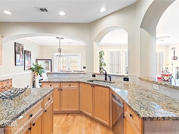 3rd image of 4032 Ashland Cir