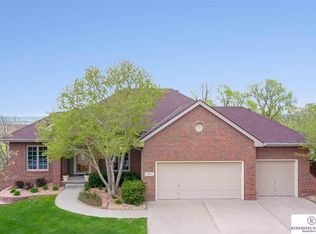 2004 Crest Ridge Dr, Papillion, NE 68133