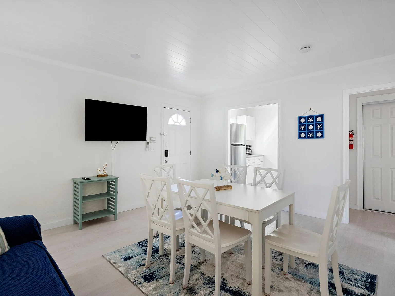 3 bed, 1.0 bath, 870 sqft, $3,450 — Photo 1